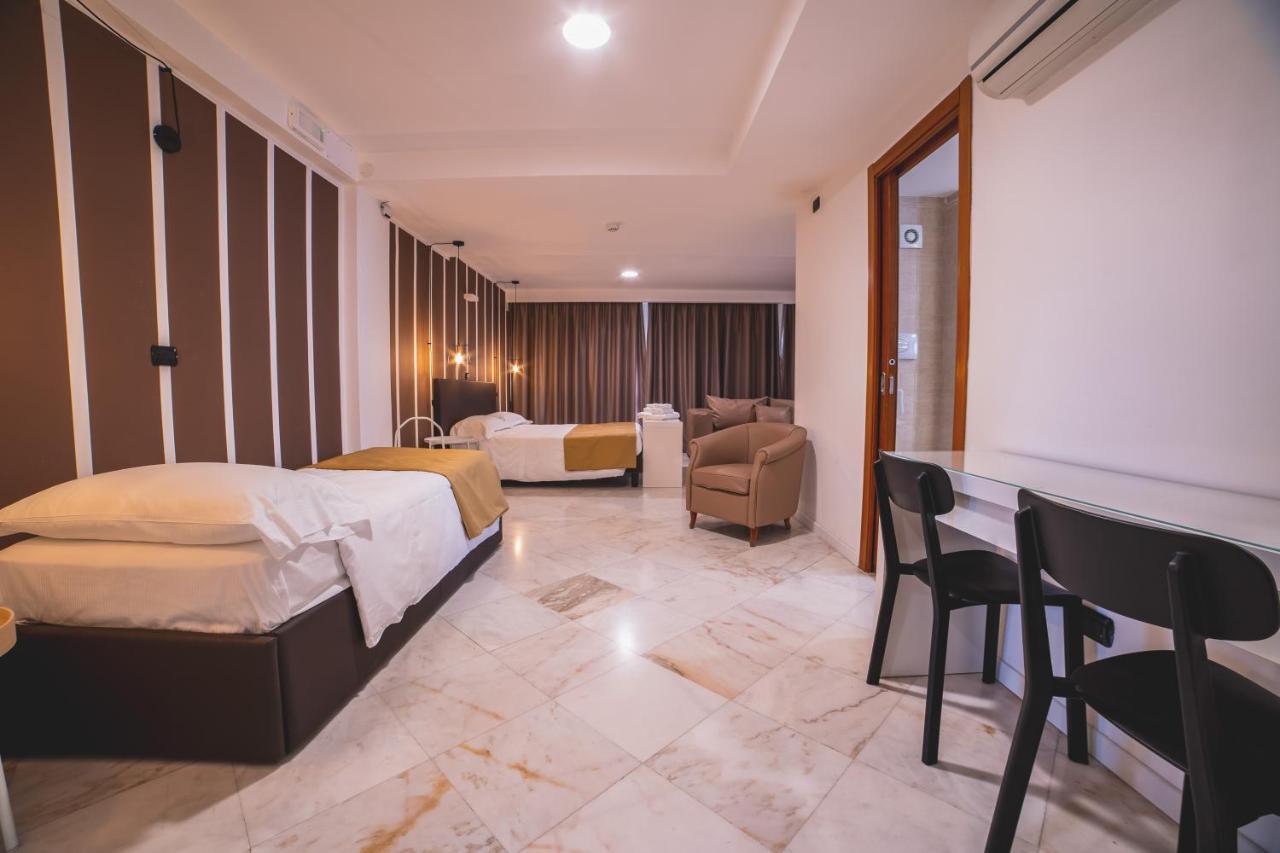 Hotel Continental Реджо-ди-Калабрия Экстерьер фото