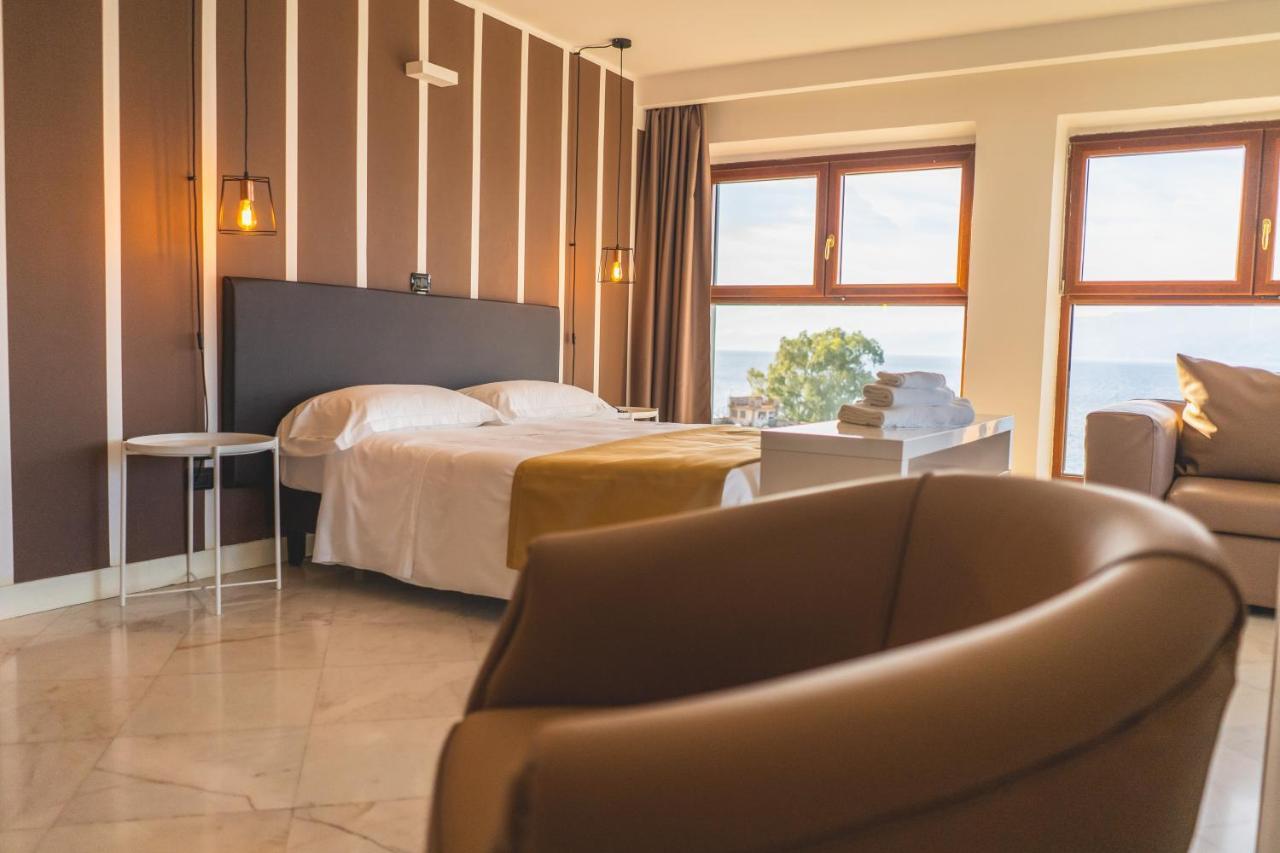 Hotel Continental Реджо-ди-Калабрия Экстерьер фото